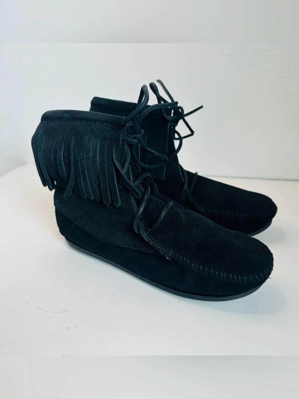 Minnetonka Black Suede High Top Fringe Booties Size 4